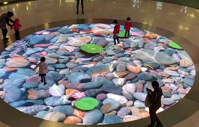 Roll LED Showcase